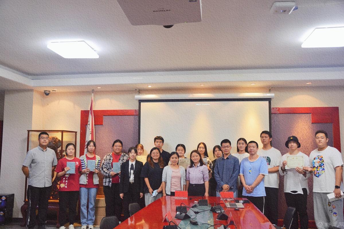 合影.jpg 合影.jpg